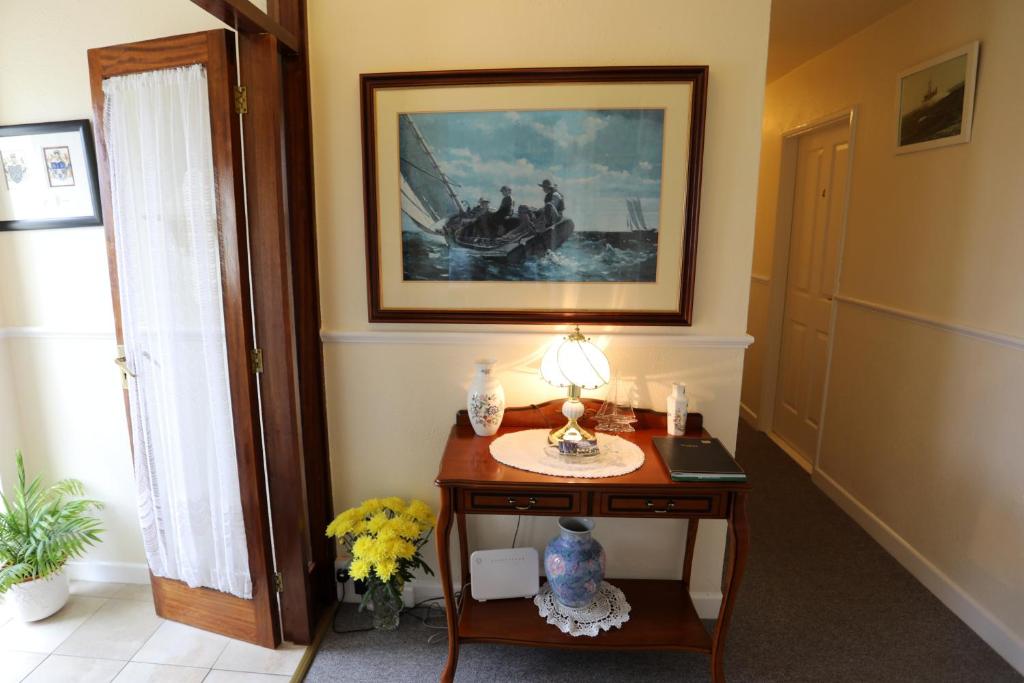 Knockanroe House room 5